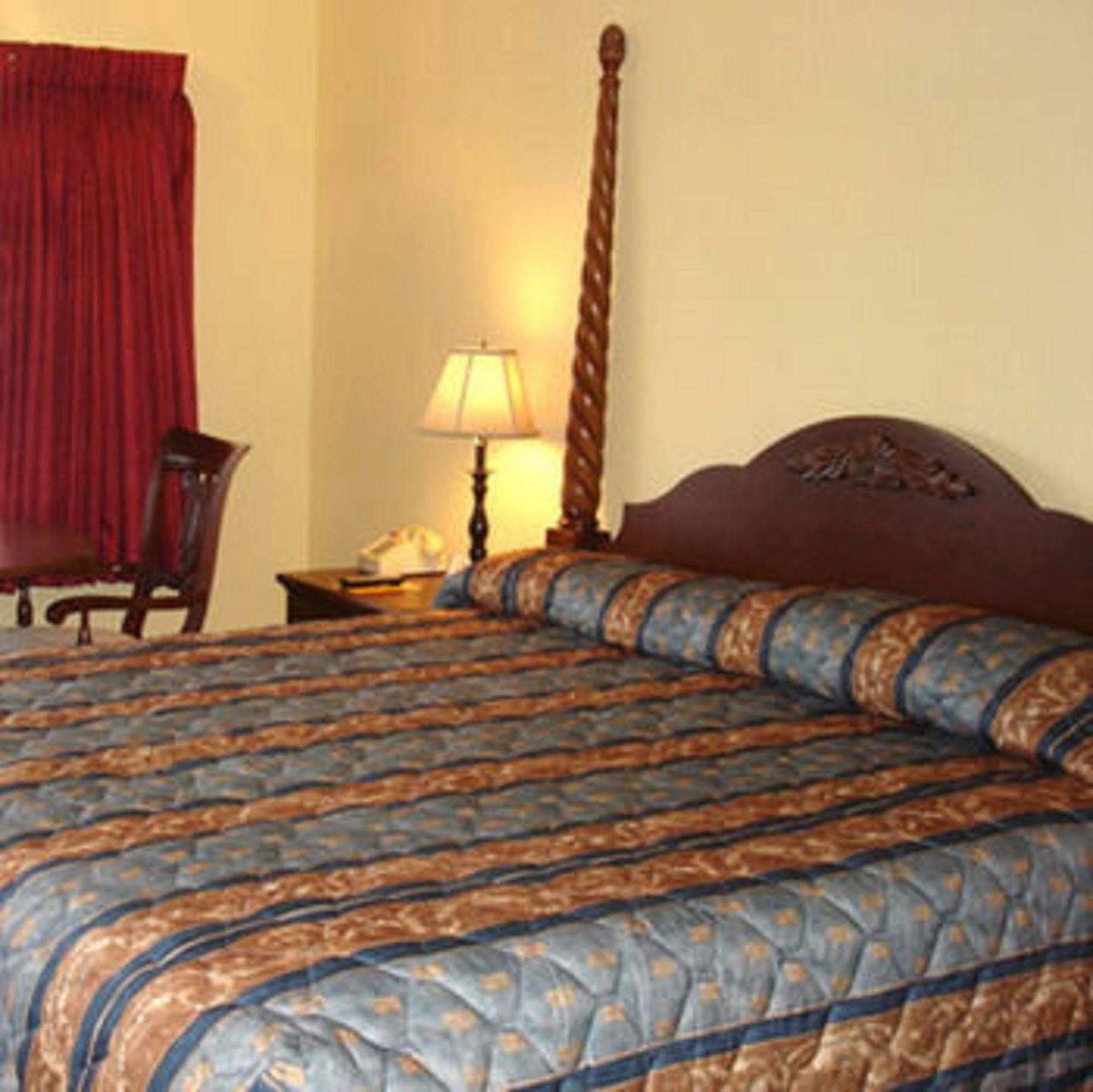 White Stone The Whispering Pines Motel- Whitestone الغرفة الصورة